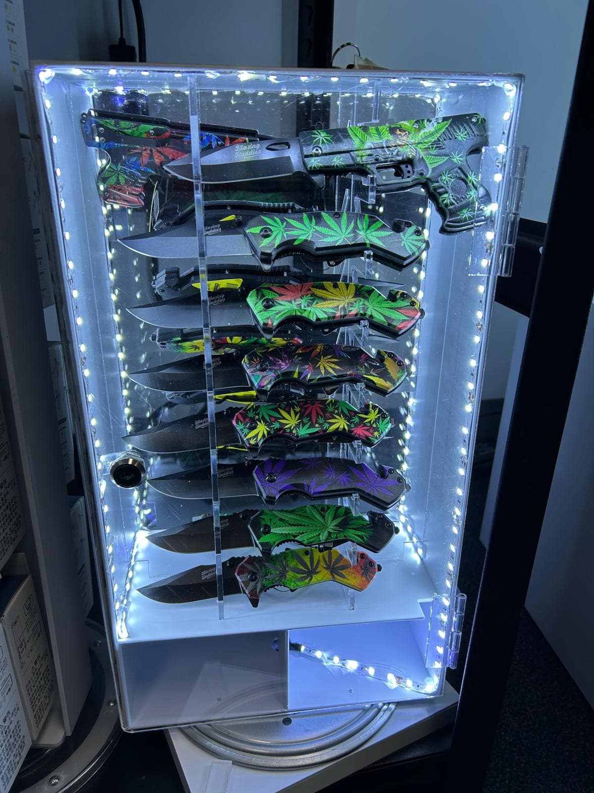 Blazing Buddies Knife LED Display 22CT